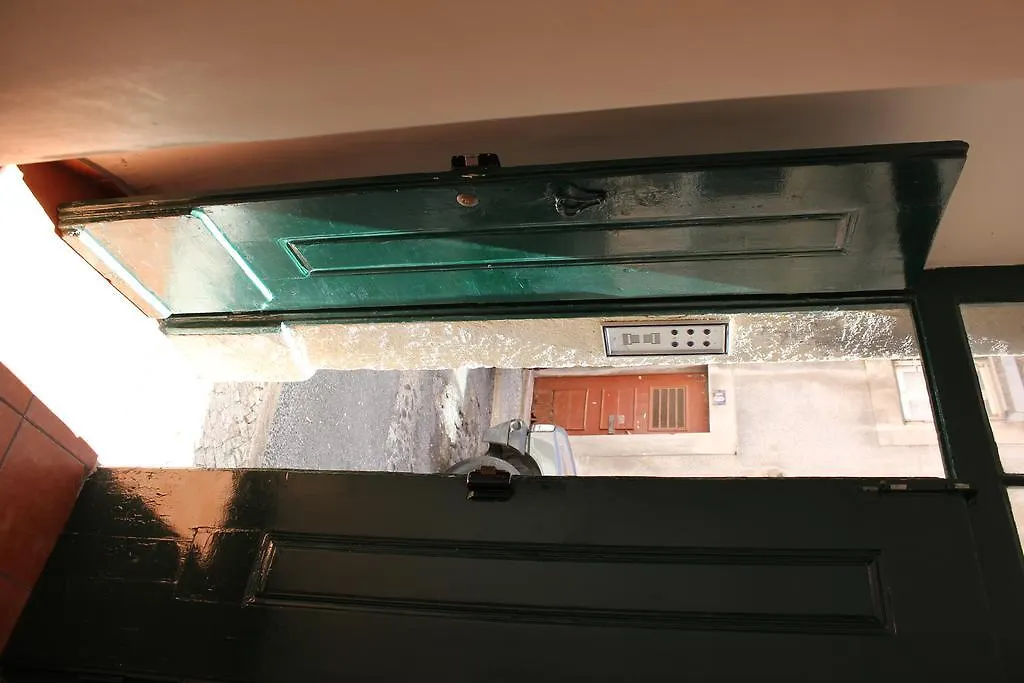 Small Flat In The Heart Of Lisbon Lägenhet